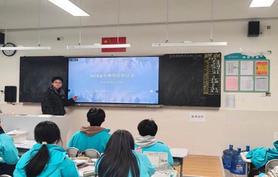 会议室里的人们AI 生成的内容可能不正确。