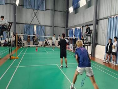 图片包含 体育, 运动, 建筑, 院子 AI 生成的内容可能不正确。